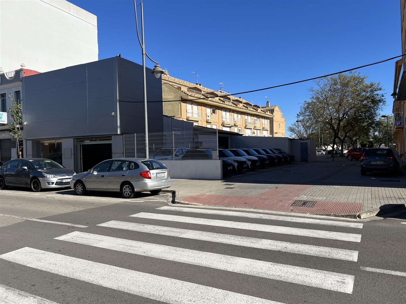 Fachada de Turia Auto Garage en la Carretera de Barcelona, 20, Puzol